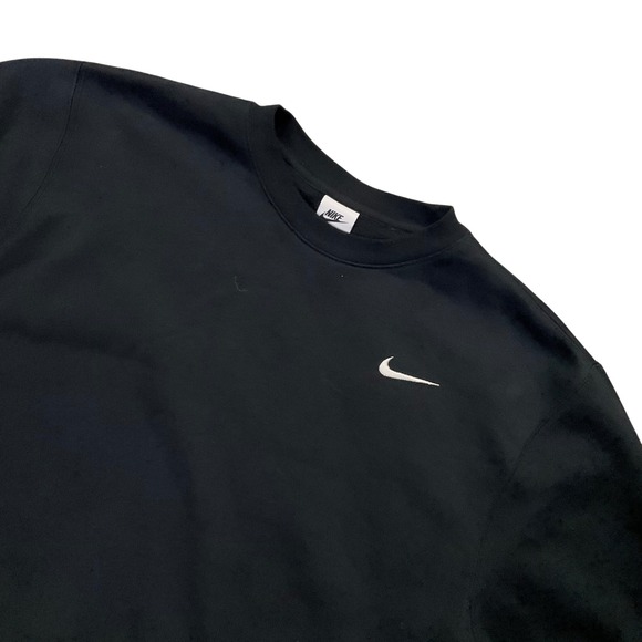 Nike Mens Crewneck Sweatshirt Black White Swoosh R1 Sleeve Logo Size Medium - Picture 2 of 6